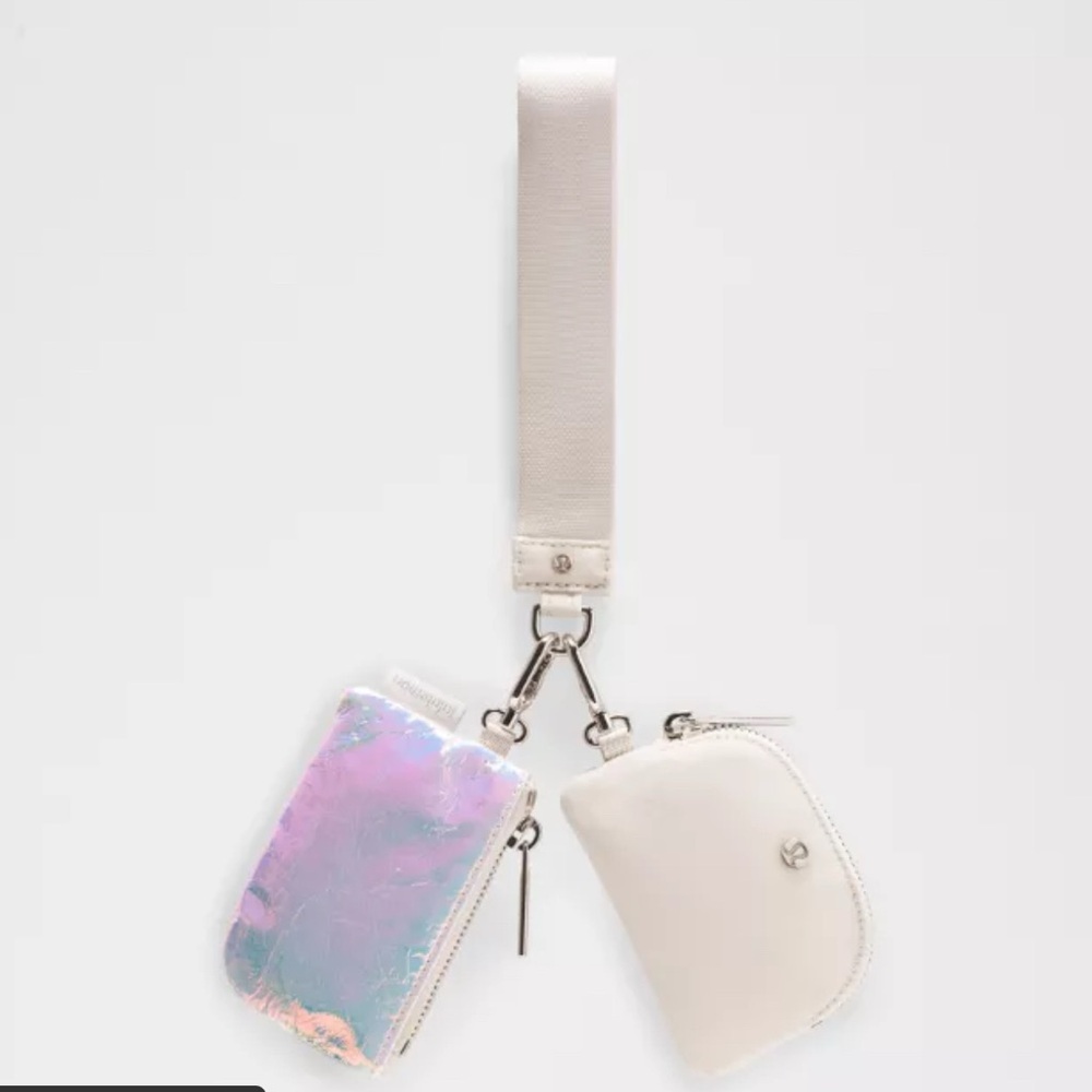 LULULEMON !Dual Pouch Wristlet
Iridescent